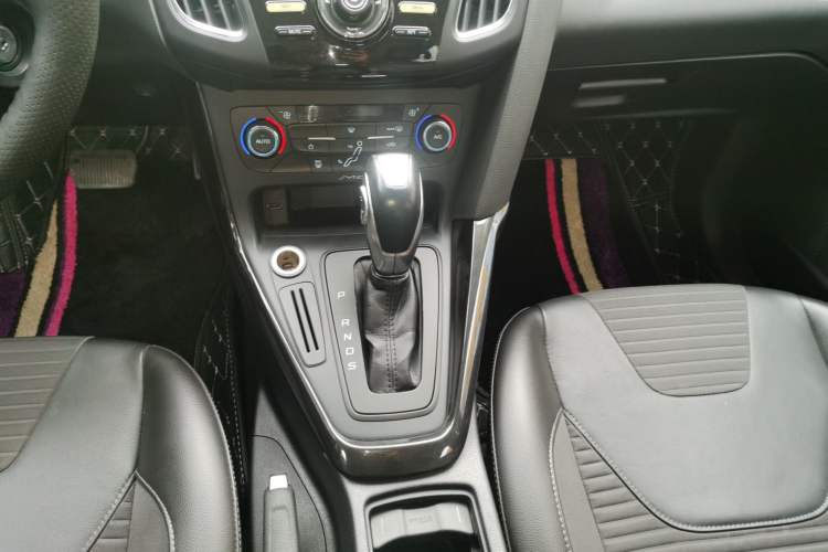 Used Ford Focus 2015 Hatchback 1.6L Automatic Fashion Edition
