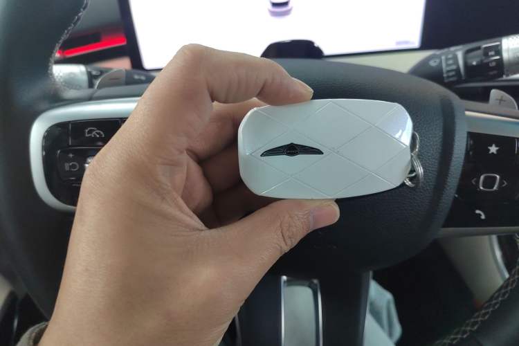 Used Genesis GV70 2025 2.5T Two-Wheel-Drive Luxury Edition
