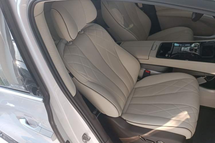 Used Denza D9 2024 DM-i 980 Four-Wheel Drive Prestige Model
