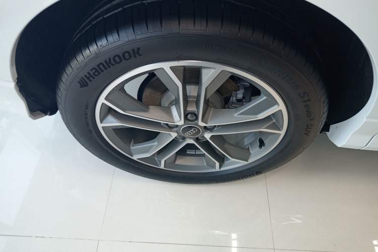 Used Audi Q3 2024 40 TFSI Fashion Dynamic Model
