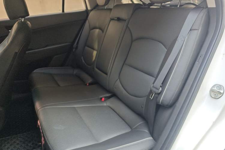 Used Hyundai ix25 2015 1.6L Automatic Two-Wheel-Drive Deluxe DLX Model
