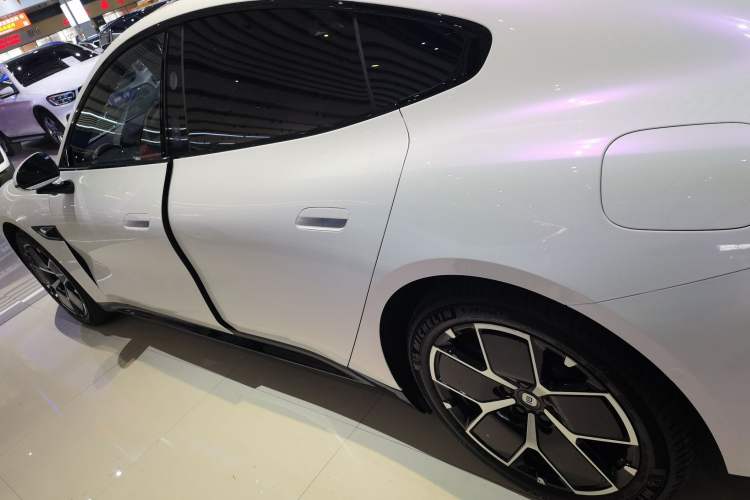 Used  SU7 2024 Rear-Drive Ultra-Long Range Advanced Pro-Level Intelligent Driving Version
