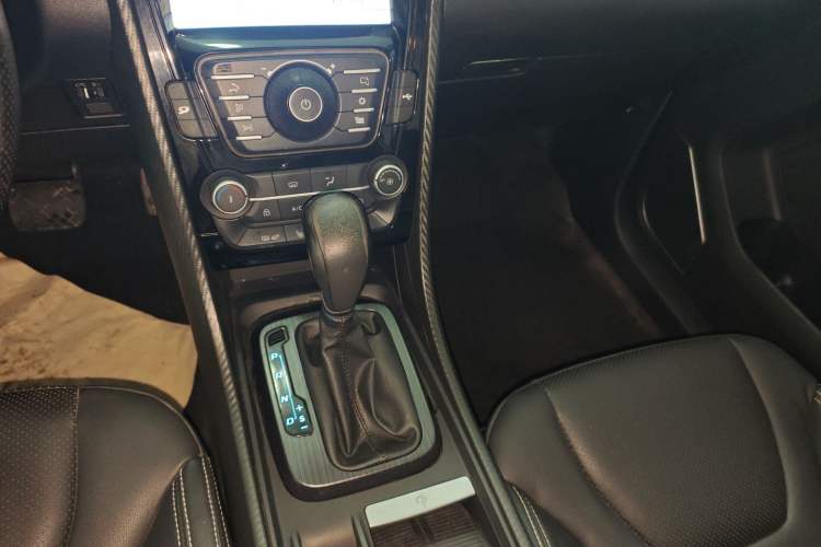 Used JMC Yusheng S330 2016 1.5L GTDi Automatic Two-Wheel Drive Prestige Edition
