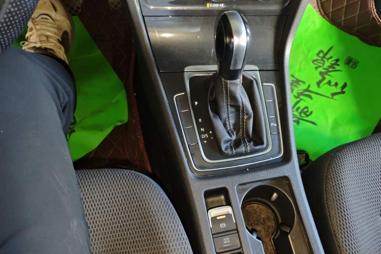 Used Volkswagen Golf 2017 1.6L Automatic Comfort Million-Vehicle Anniversary Edition
