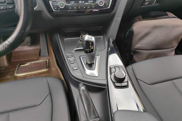 Used BMW 3 Series 2016 320Li Ambition Model
