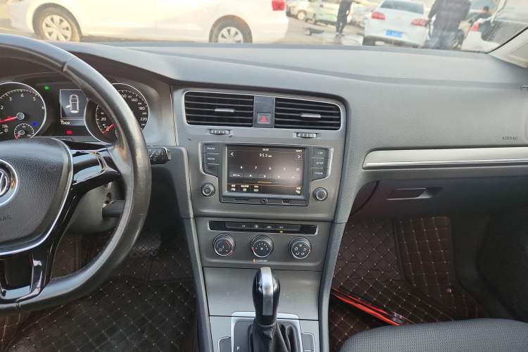 Used Volkswagen Golf 2016 230TSI Automatic Comfort Version