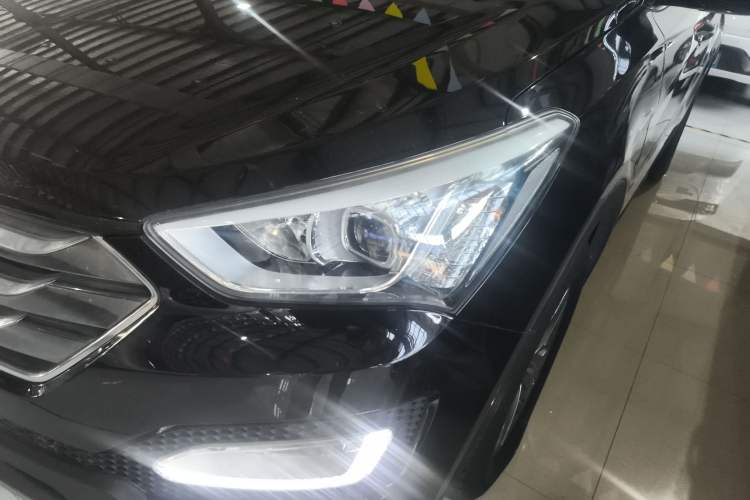 Used Hyundai Santa Fe 2013 2.4L Automatic Two-Wheel Drive Smart Version
