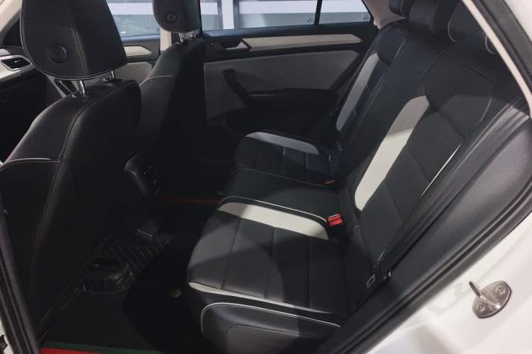 Used Volkswagen T-ROC 2024 280TSI DSG Two-Wheel-Drive Time Edition
