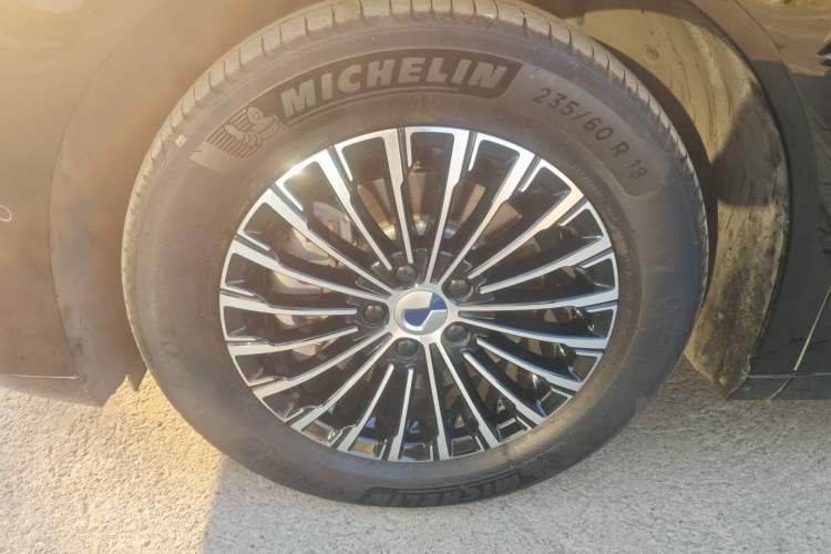 Used Denza D9 2025 DM-i Intelligent Drive 1020 Four-Wheel Drive Prestige Model