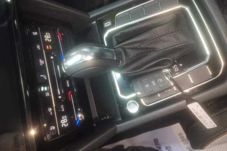 Used Volkswagen Magotan 2026 30 Million Vehicles Selected Model 380TSI DSG Luxury Edition
