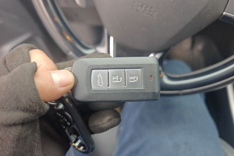 Used Mitsubishi Outlander 2019 2.4L 4x4 Zhi Xiang Edition 7 Seats China V Emission Standard