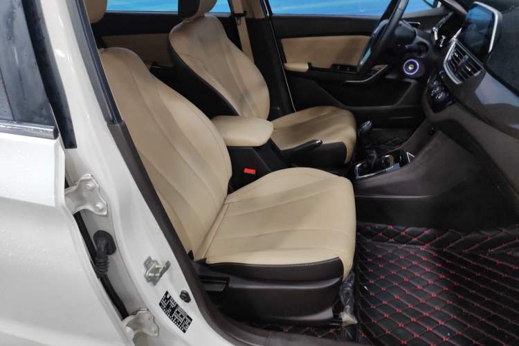 Used Baojun 310W 2017 1.5L Manual Fashion Model China V
