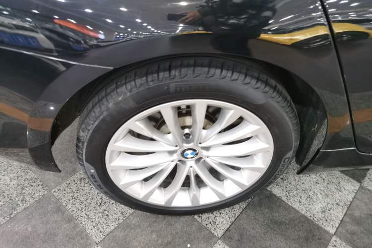 Used BMW 5 Series 2019 Facelifted 525Li Luxury Package
