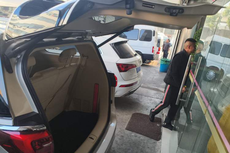 Used Buick GL8 2022 ES Land Cruiser 653T Luxury Model
