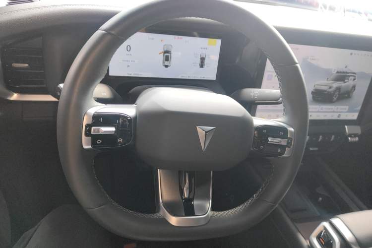 Used  G318 2024 Four-Wheel-Drive Air Suspension Model