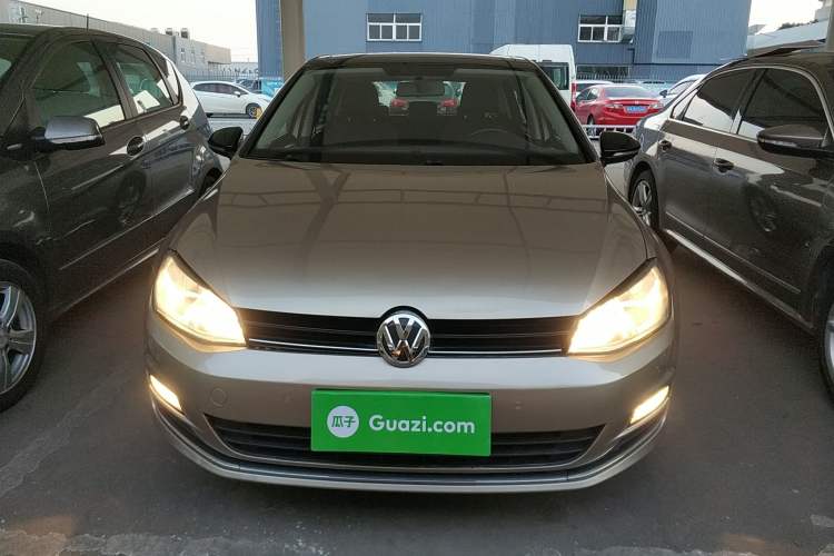 Used Volkswagen Golf 2017 1.6L Automatic Comfort Million-Vehicle Anniversary Edition
