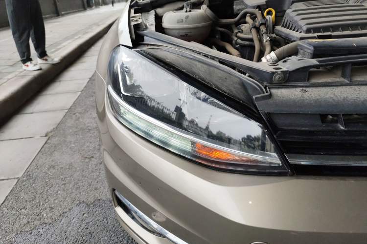 Used Volkswagen Golf 2018 230TSI Automatic Luxury Version
