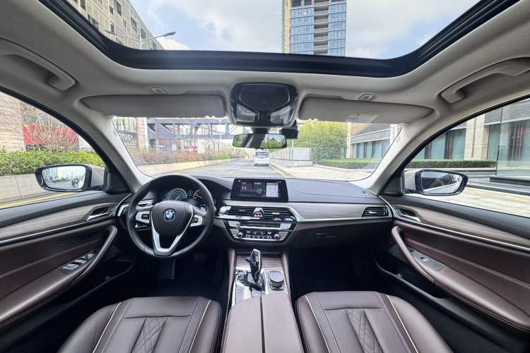 Used BMW 5 Series 2018 Facelifted 530Li Luxury Edition Premium Package
