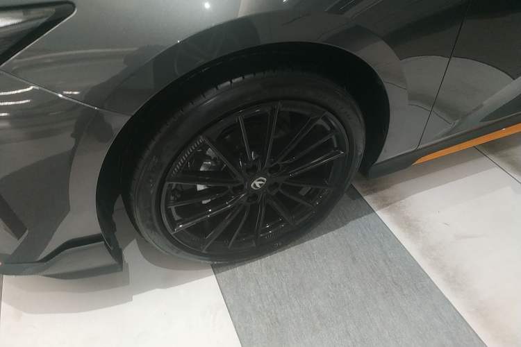 Used Changan UNI-V 2025 1.5T 500Bar Prestige Sporty Version