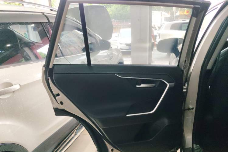 Used Toyota Wildlander 2022 2.0L CVT Two-Wheel Drive Luxury PLUS Edition
