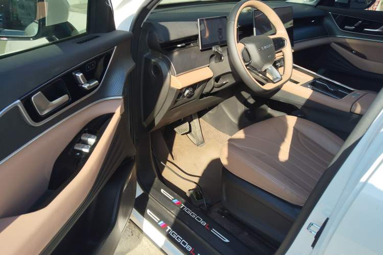 Used Chery Tiggo 8 L 2024 2.0T Two-Wheel Drive Luxury Edition 5 Seats
