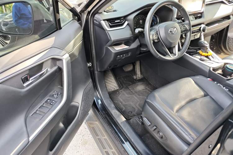 Used Toyota RAV4 2020 Dual-Engine 2.5L E-CVT 4x4 Elite PLUS Edition
