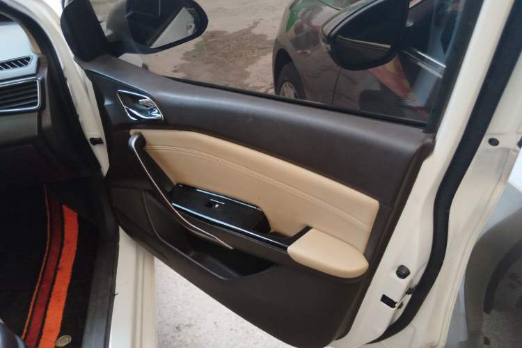 Used Baojun 310W 2017 1.5L Manual Luxury Model China V Standard
