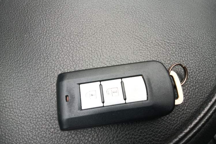 Used Mitsubishi Outlander 2017 2.0L Two-Wheel Drive Glory Edition 5 Seats
