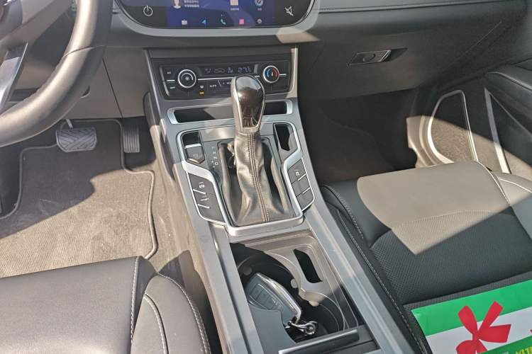 Used Geely Auto Emgrand 2019 Leading Edition 1.5L CVT Upward-Connected Model China VI Standard
