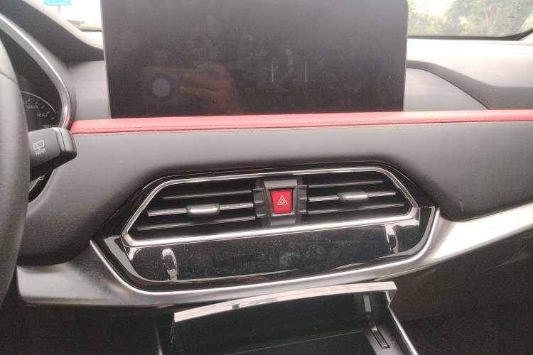 Used SOL X8 2021 300T DCT Prestige Smart Connect Edition 6 Seats
