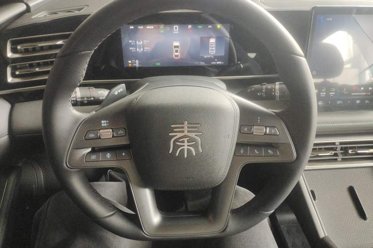 Used BYD Qin L 2025 DM-i Smart Drive 120KM Leading Model
