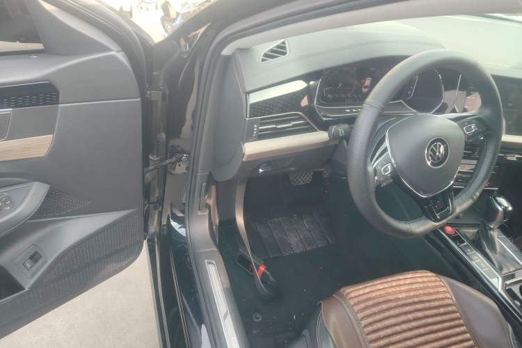 Used Volkswagen Passat 2020 Revised Version 330TSI Luxury Edition China VI Standard
