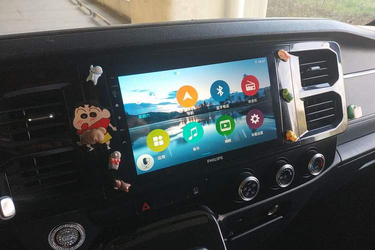 Used JMC Fushun 2023 2.0T Automatic Mid-Drive High-Roof Commercial Van Transport Vehicle with 2/3 Seats
