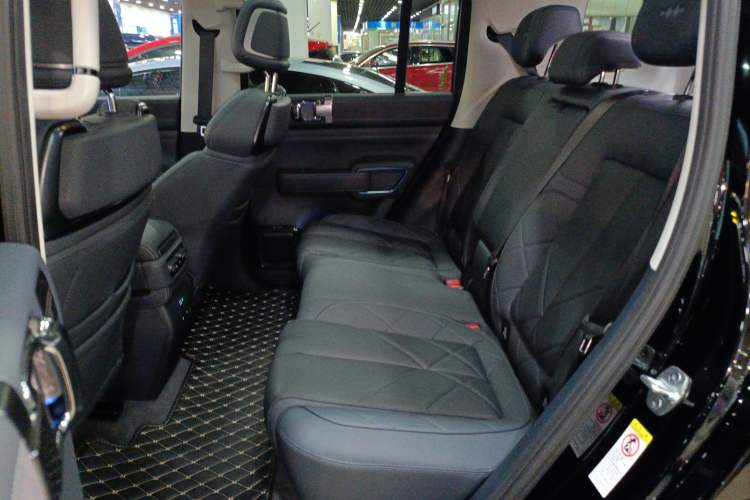 Used Formula Leopard Leopard 5 2023 Navigator Edition
