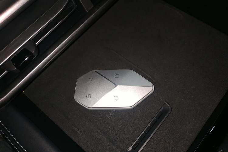 Used  Titanium 3 2025 501KM All-Wheel Drive Intelligent Driving Ultra Version
