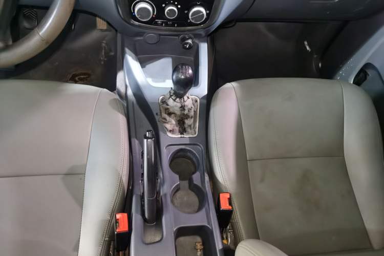 Used Wuling Rongguang V 2015 1.2L Base Version
