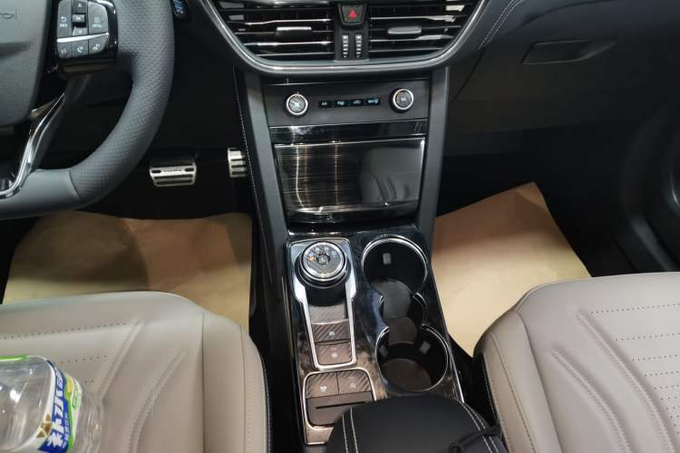 Used Ford Escape 2024 EcoBoost 245 Two-Wheel-Drive Titanium Edition