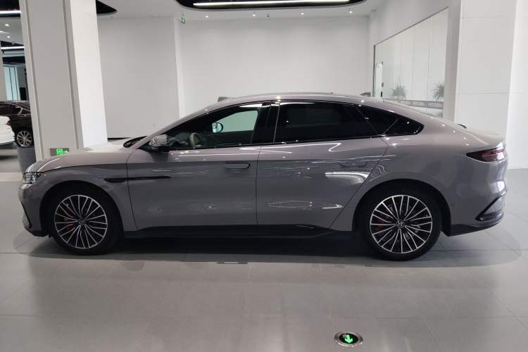 Used BYD Han 2025 EV with 701 km of Laser Radar-Enabled Intelligent Driving
