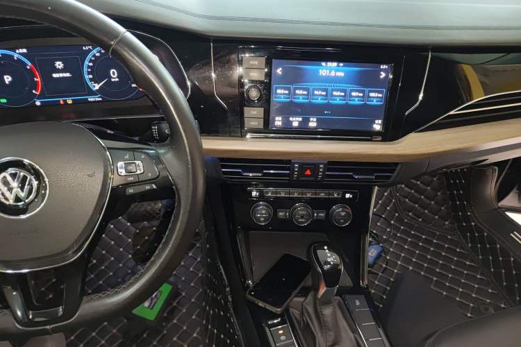 Used Volkswagen Passat 2019 330TSI Luxury Edition China VI Standard
