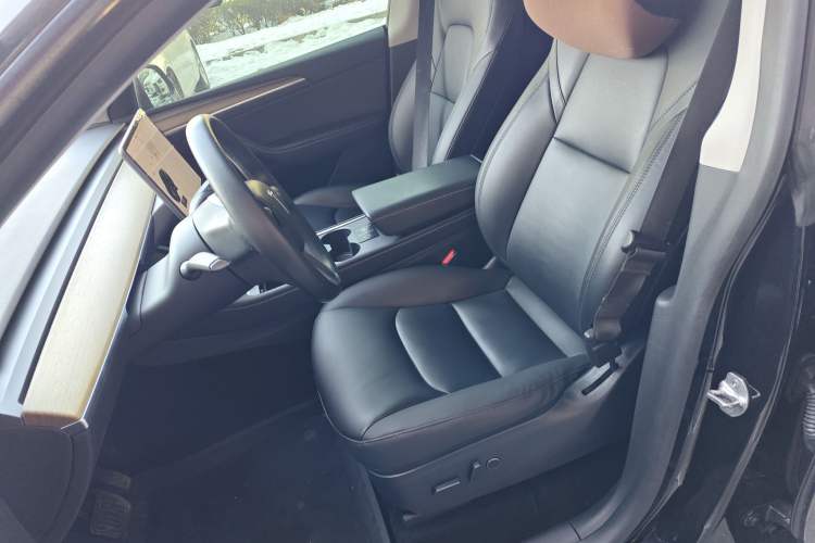 Used Tesla Model Y 2021 Long-Range All-Wheel-Drive Version