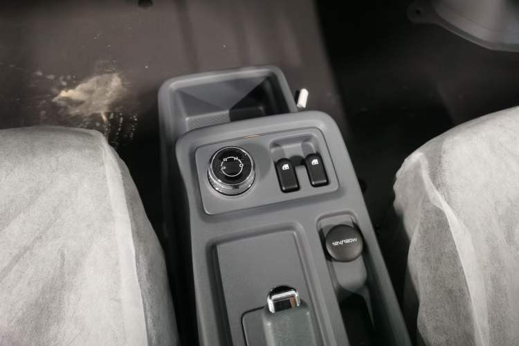 Used Wuling Yangguang 2024 300KM Comfort Version Passenger Van 75kW
