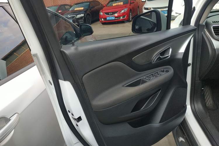 Used Buick Encore 2015 1.4T Automatic Two-Wheel Drive Urban Elite Version
