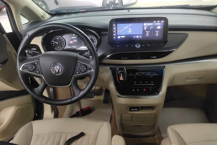 Used Buick GL8 2023 Facelifted Land Cruiser Executive Luxury Version
