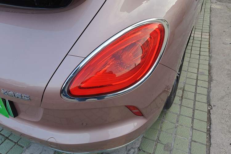 Used ORA Lightning Cat 2022 555 km Luxury Edition