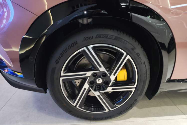 Used  YU7 2025 Ultra-Long Range High-Performance All-Wheel-Drive Max Edition
