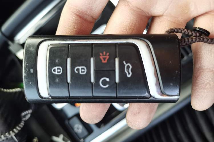 Used GAC Trumpchi GS8 2017 320T Two-Wheel Drive Luxury Smart Connectivity Version (7 Seats)