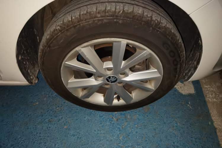 Used Skoda Rapid 2013 1.6L Automatic Smart Selection Model
