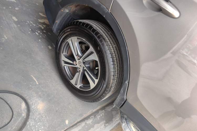 Used Toyota RAV4 2015 2.0L CVT Two-Wheel Drive Fashion Edition
