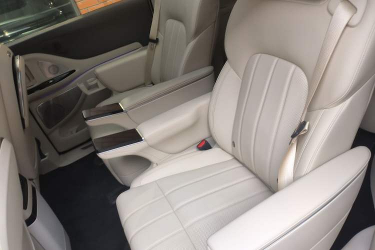 Used VOYAH Dream 2025 PHEV Four-Wheel Drive Prestige Kunpeng Edition