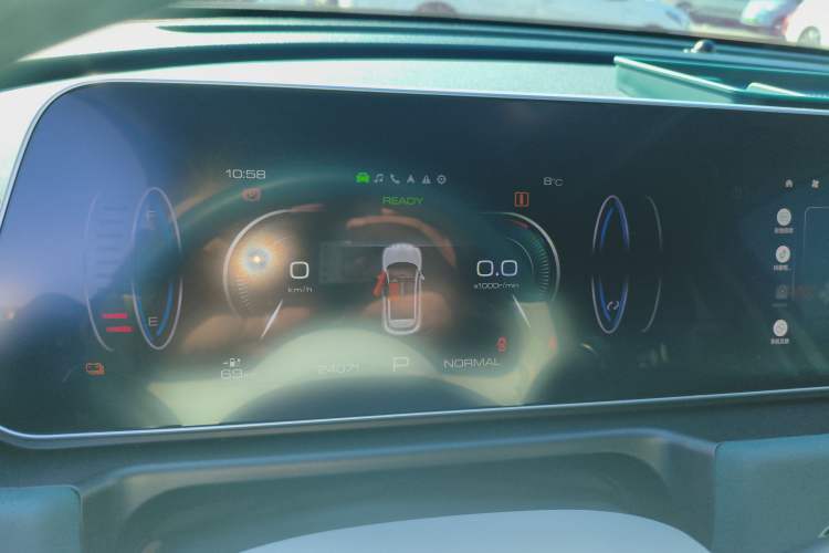 Used ORA Good Cat 2023 401 km Standard Range Luxury Version Lithium Iron Phosphate
